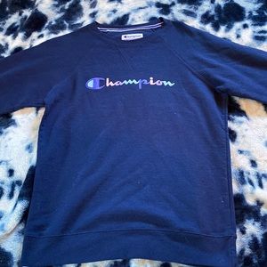 Dark blue Champions crew neck sweatshirt (can be worn by men)